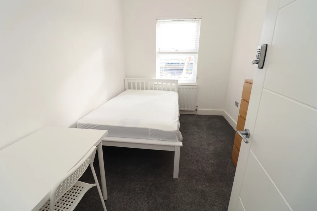 Similar Property: Double room - Single use in North Acton