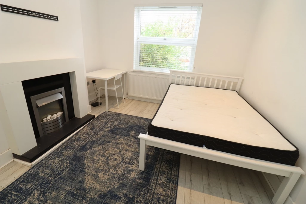 Similar Property: Double room - Single use in North Acton