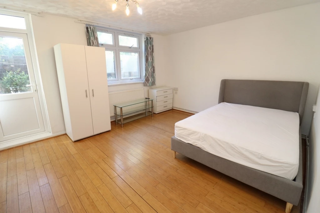 Property photo: Manchester Road, E14
