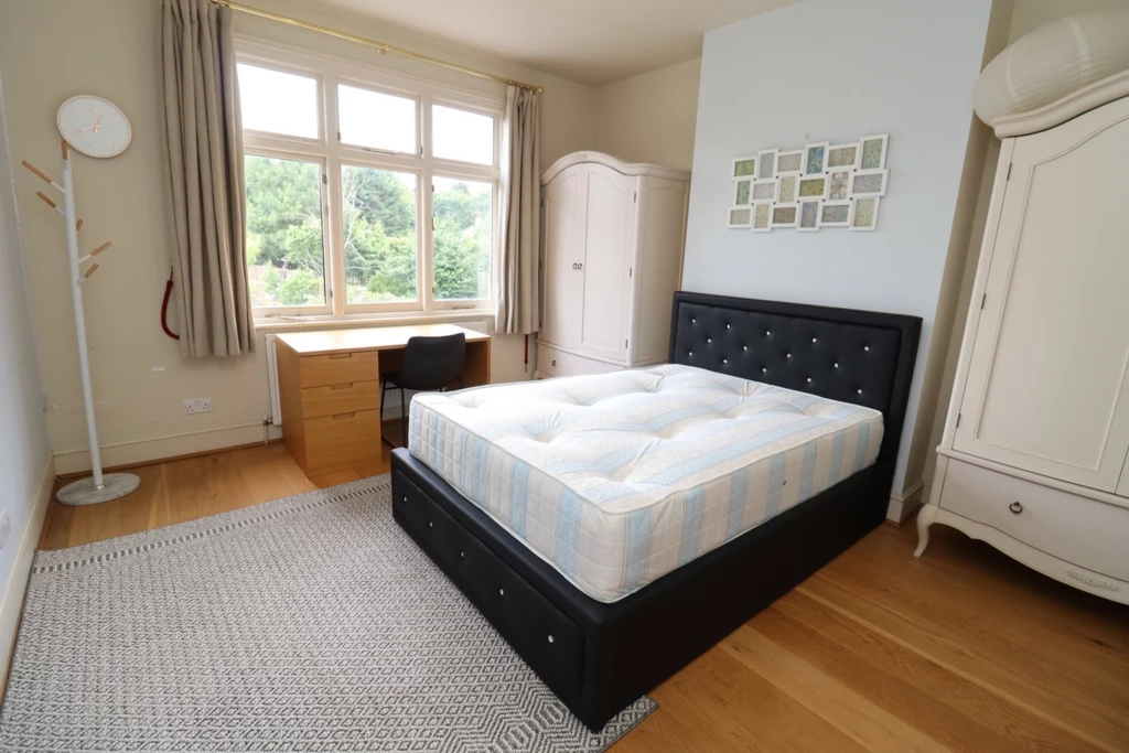 Similar Property: Double room - Single use in Hanwell