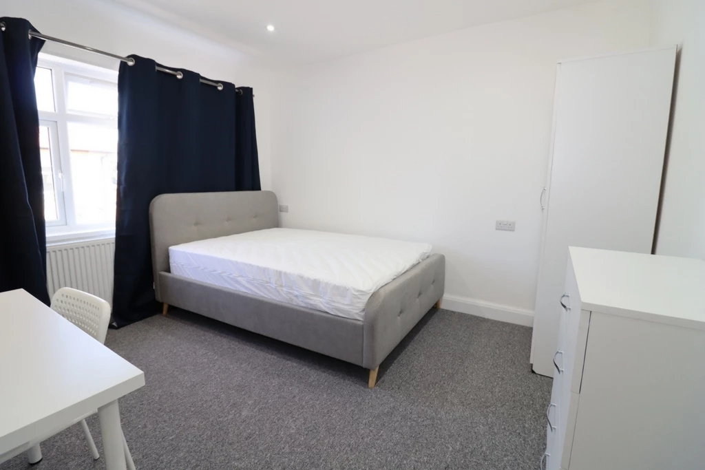 Similar Property: Ensuite Single Room in Perivale