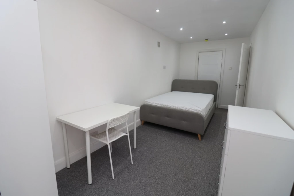 Similar Property: Ensuite Single Room in Perivale