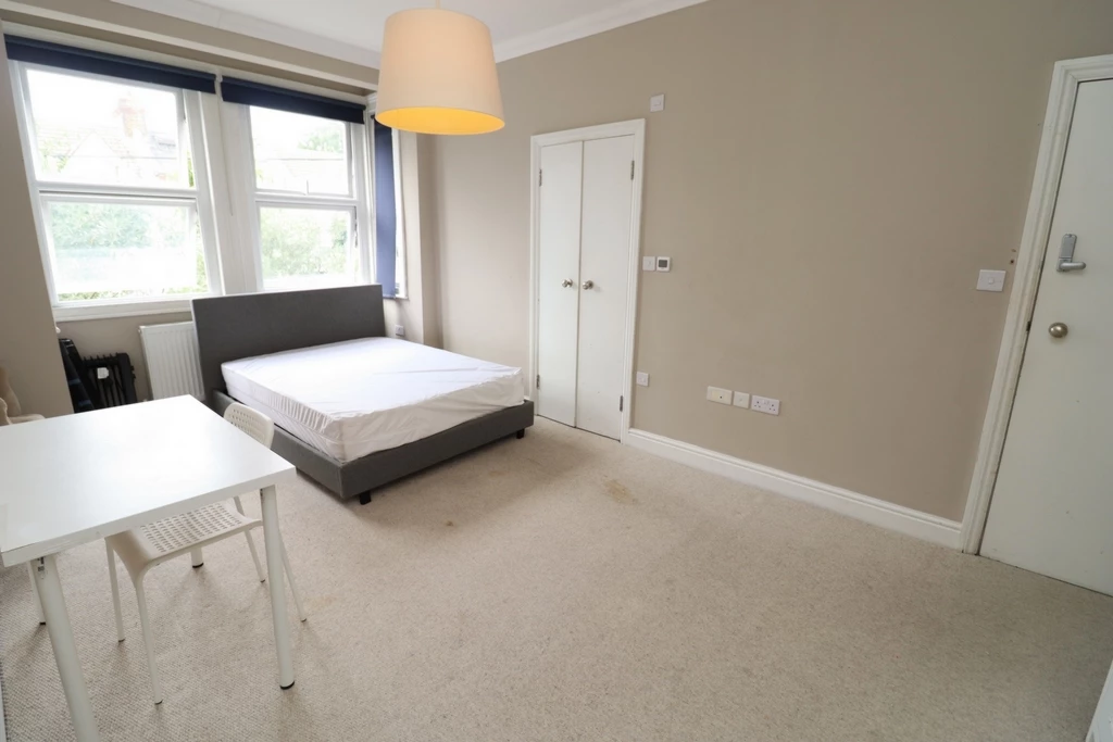 Similar Property: Ensuite Single Room in Acton Central
