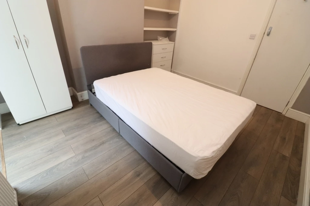 Similar Property: Double room - Single use in Acton Central