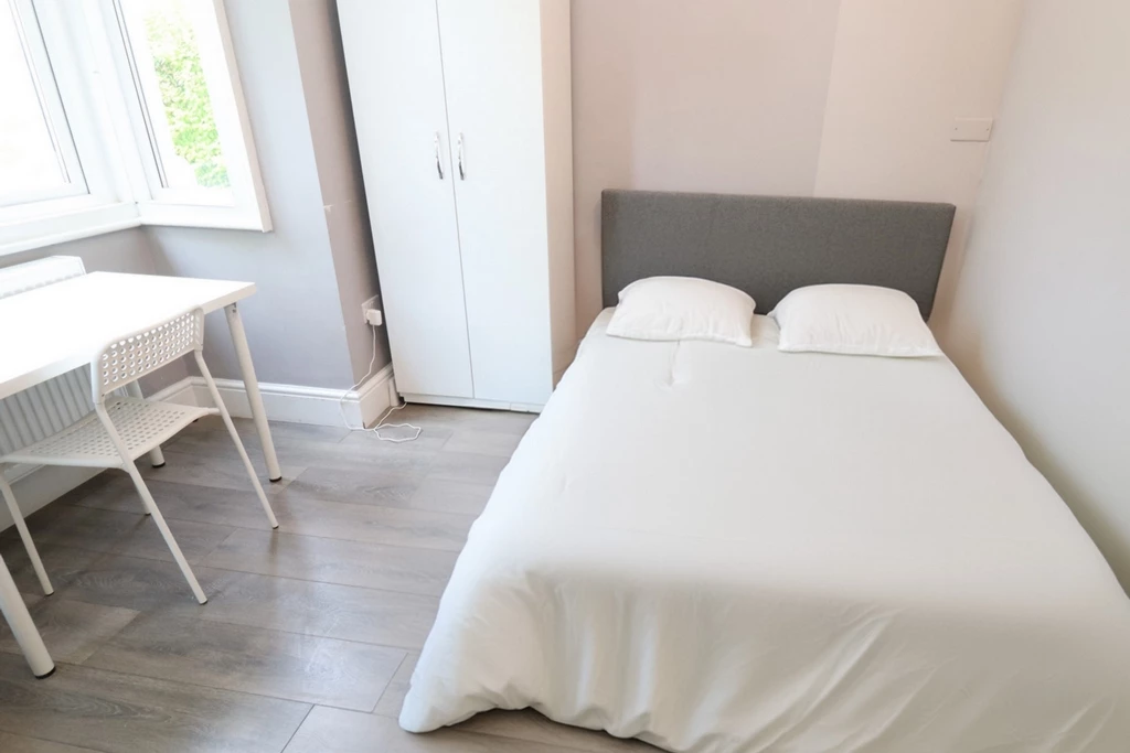 Similar Property: Double room - Single use in Acton Central