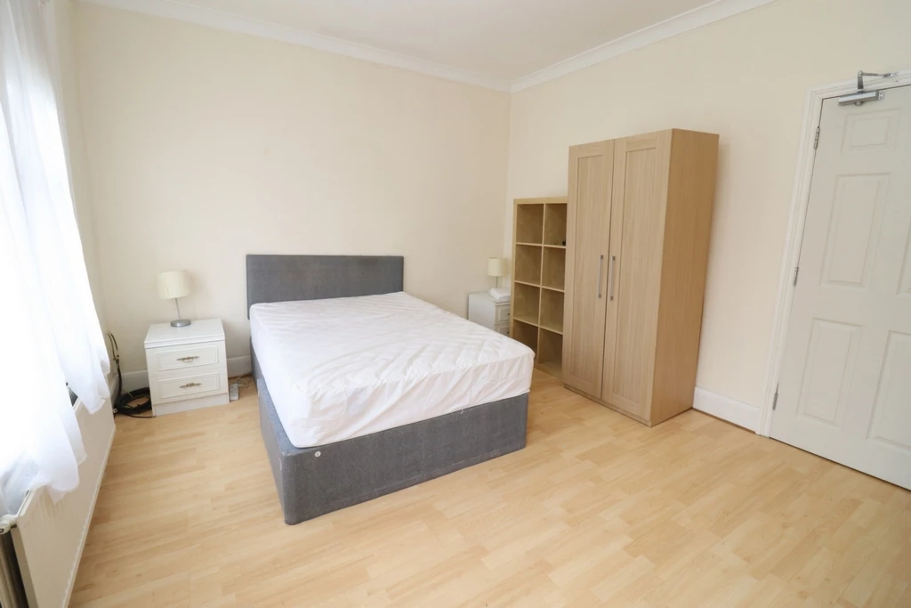 Similar Property: Double Room in West Ealing