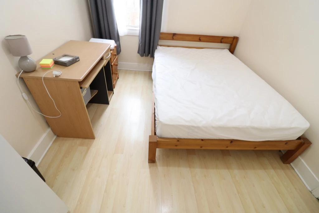 Similar Property: Double room - Single use in West Ealing