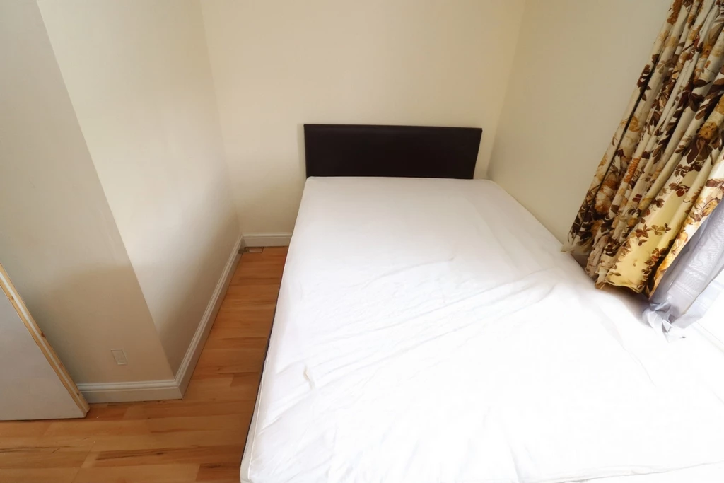Similar Property: Double room - Single use in West Ealing