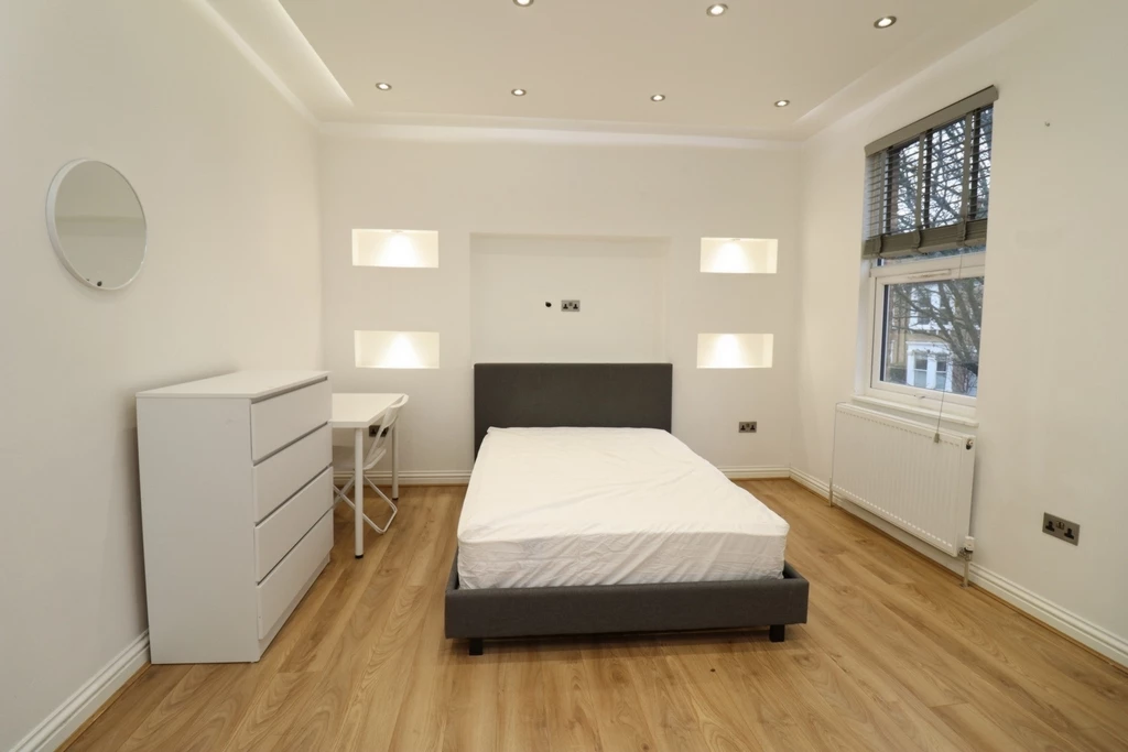 Similar Property: Double Room in Acton Town