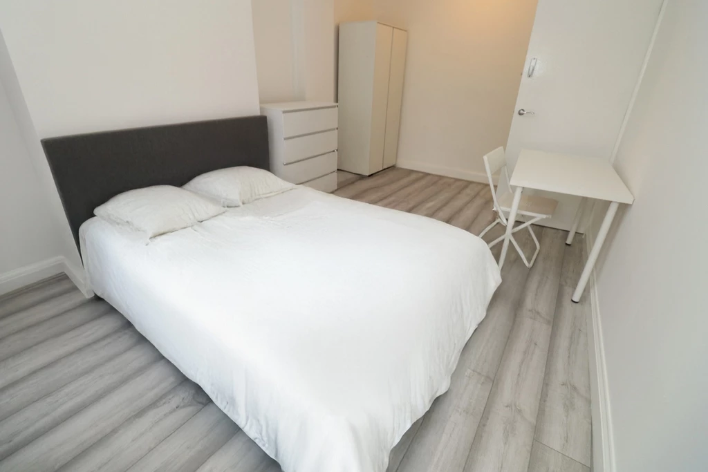 Similar Property: Double room - Single use in Ealing