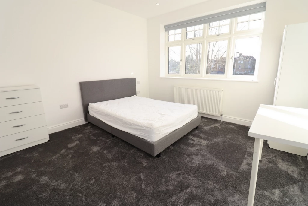 Similar Property: Ensuite Single Room in Bush Hill Park
