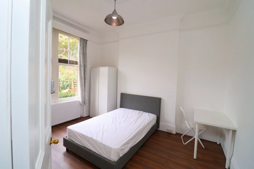 Similar Property: Double room - Single use in Ealing Broadway
