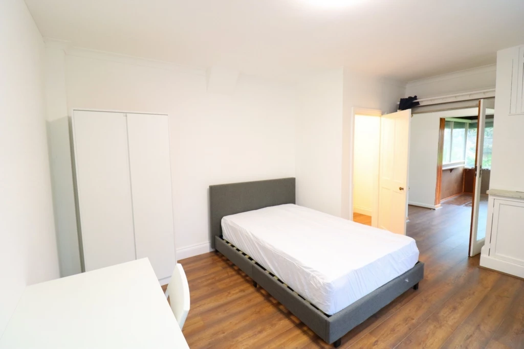 Similar Property: Double Room in Ealing Broadway