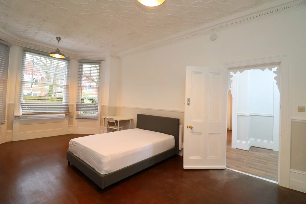 Similar Property: Double room - Single use in Ealing Broadway