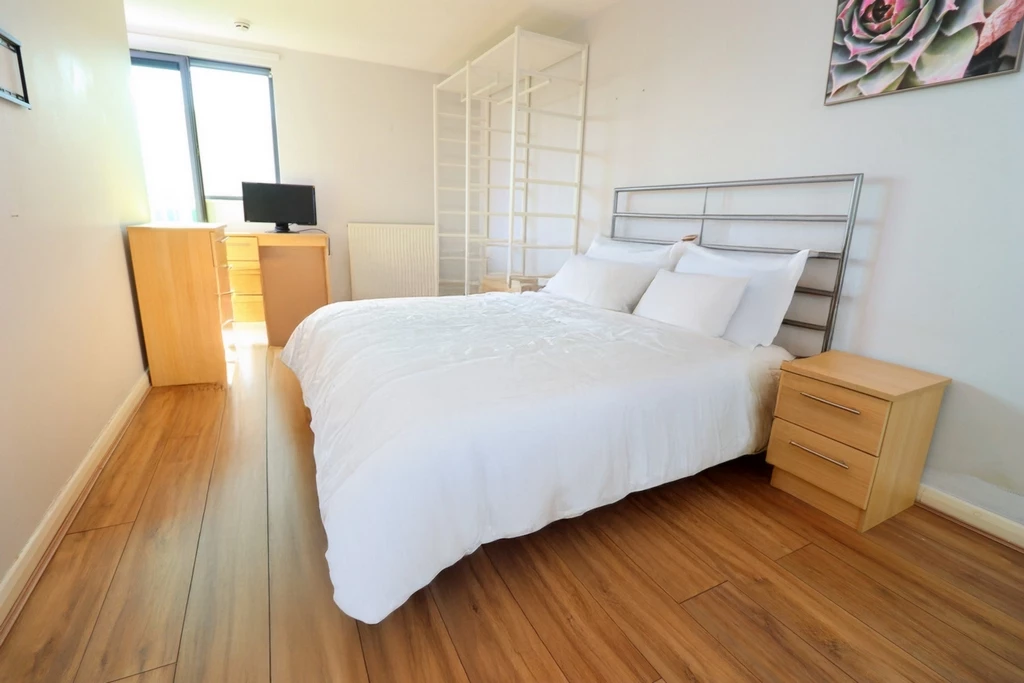 Similar Property: Double room - Single use in South Quay