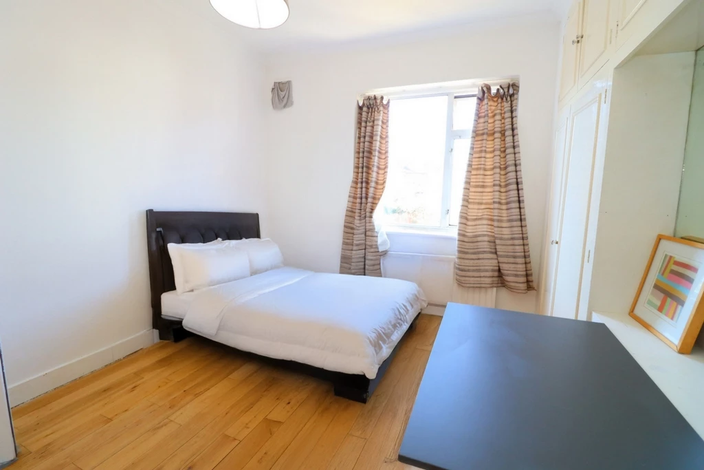 Property photo: Leigham Vale, SW16