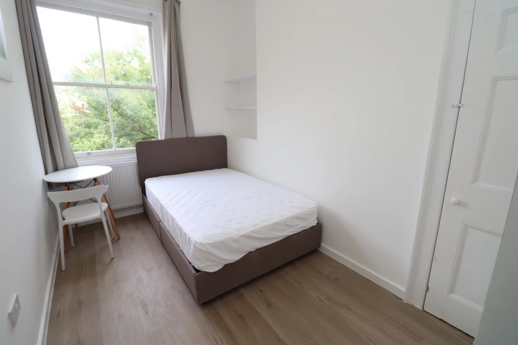 Property photo: Bow Road, E3