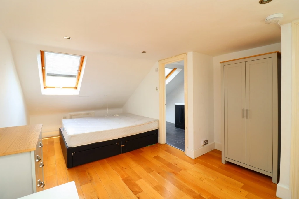 Similar Property: Ensuite Single Room in West Ealing