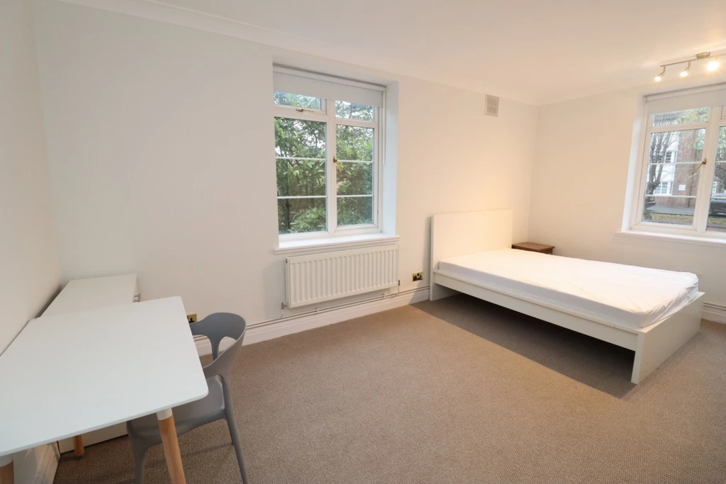Similar Property: Double room - Single use in Ealing Broadway