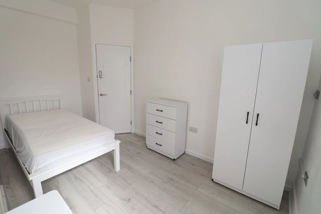 Similar Property: Single Room in North Acton
