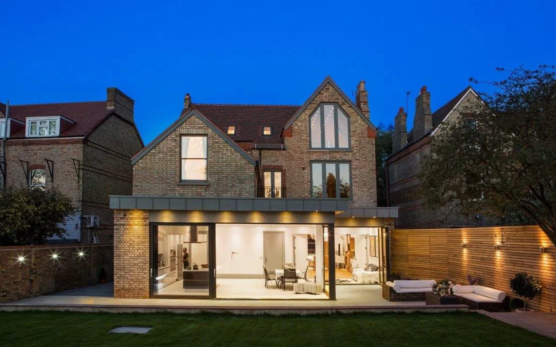 AWARD WINNING<br>Local Estate Agent