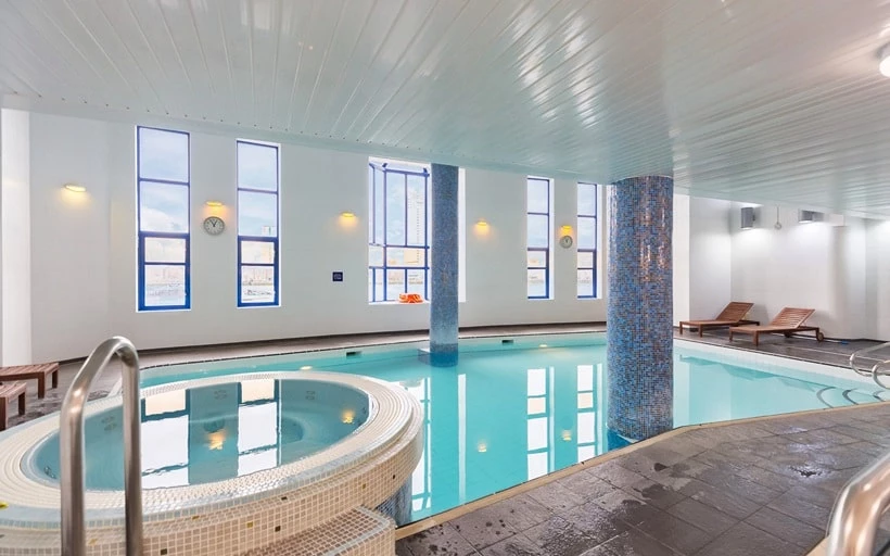 Cyclops Wharf E14 development swimming pool and jacuzzi