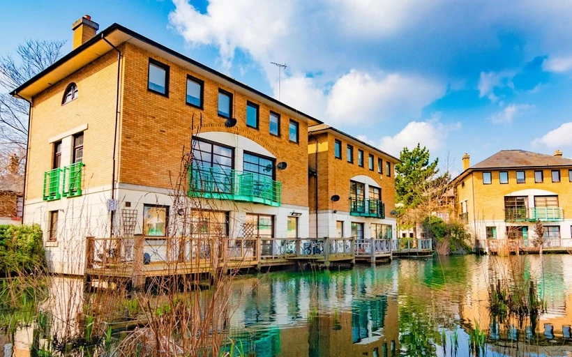 Pontoon houses on Norway Dock in Plover Way, Surrey Quays SE16