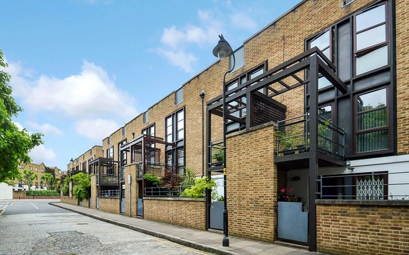 Townhouses in Ropemakers Fields are exclusive and sought after