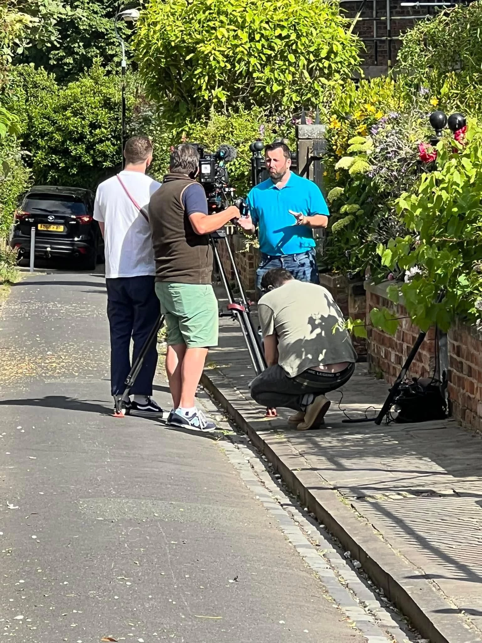 Simon Filming House Hunters International