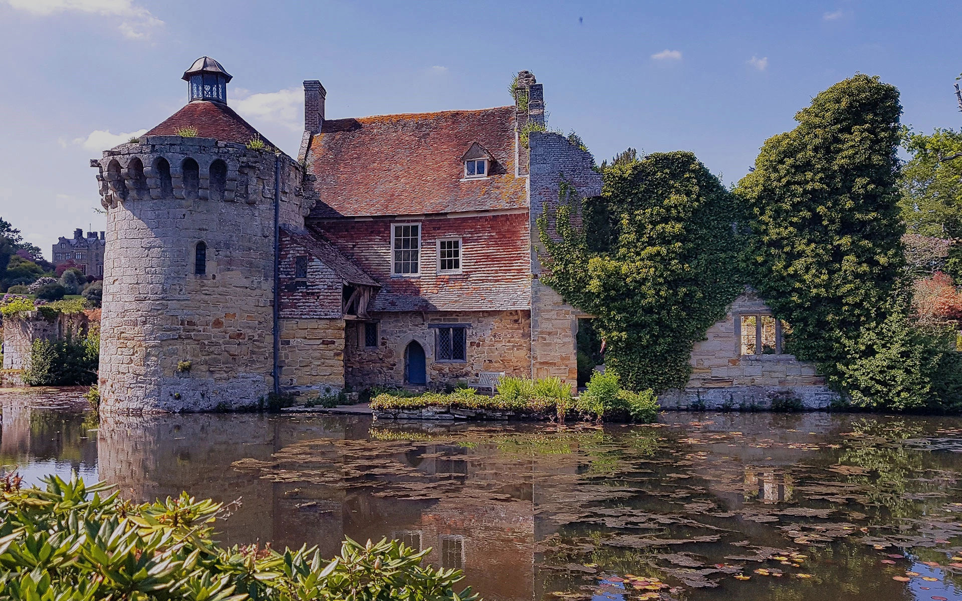 Are you looking to Let or<br> Sell a property?